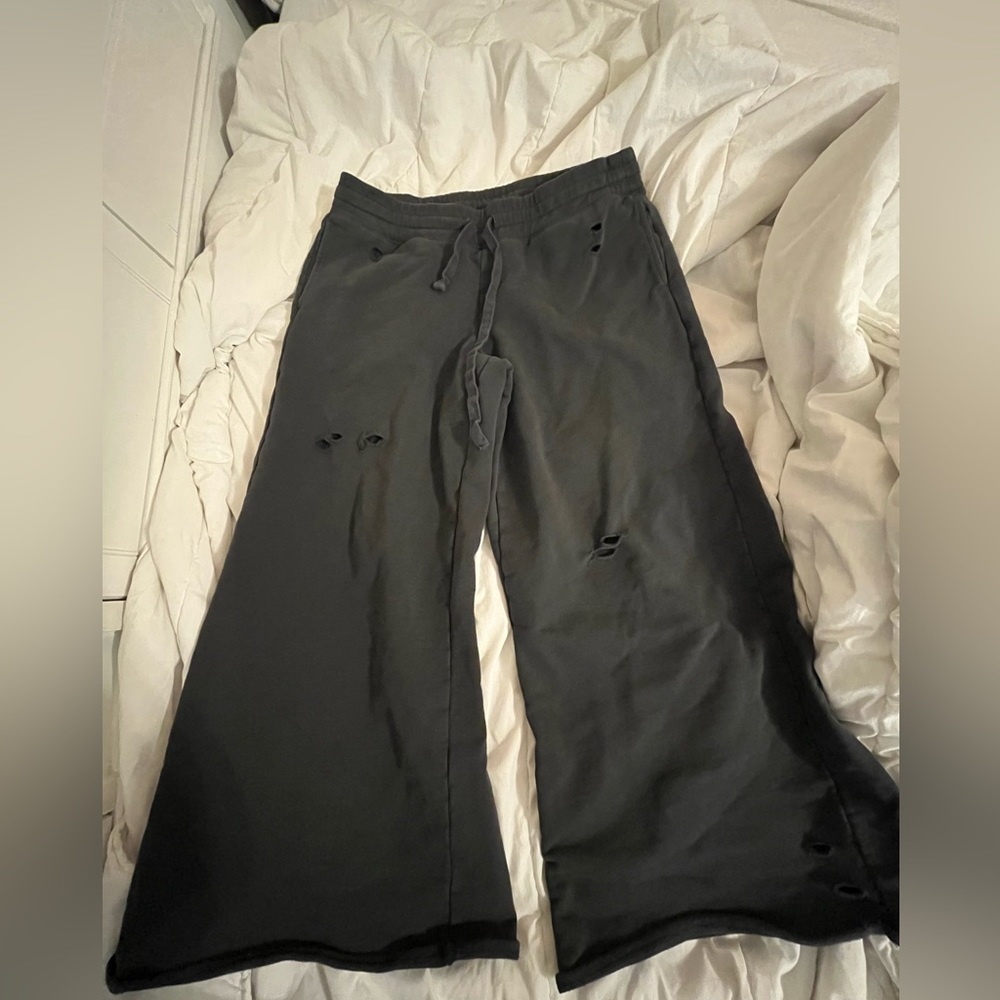 Super cute charcoal gray Aerie wide leg ripped sweats. Size L.